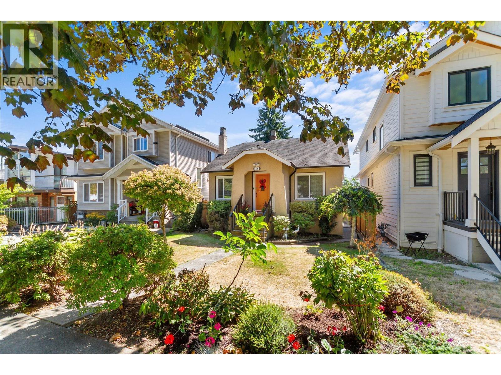 Photo 2 of 136 E 45th Avenue, Vancouver BC