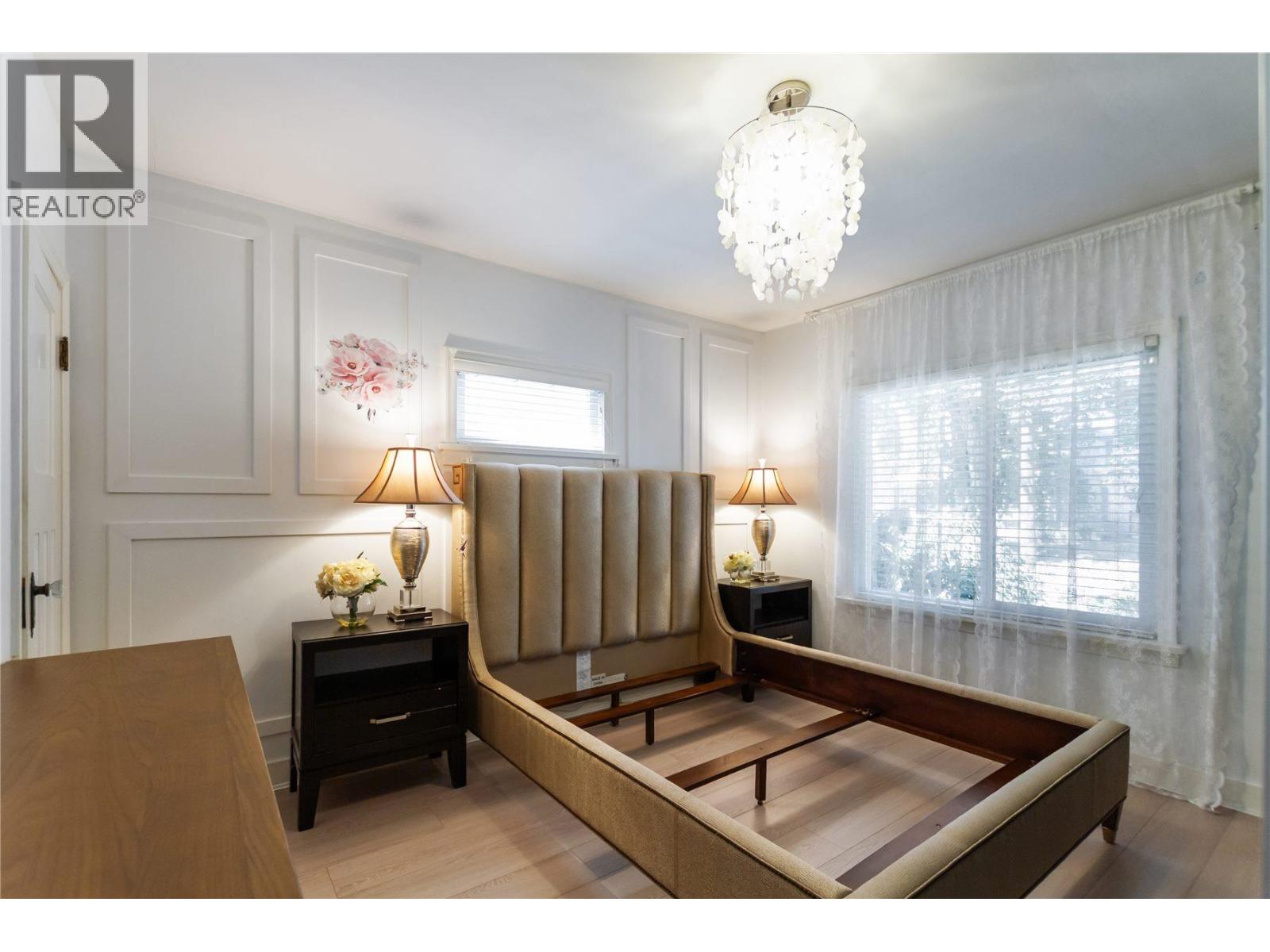 Photo 11 of 136 E 45th Avenue, Vancouver BC