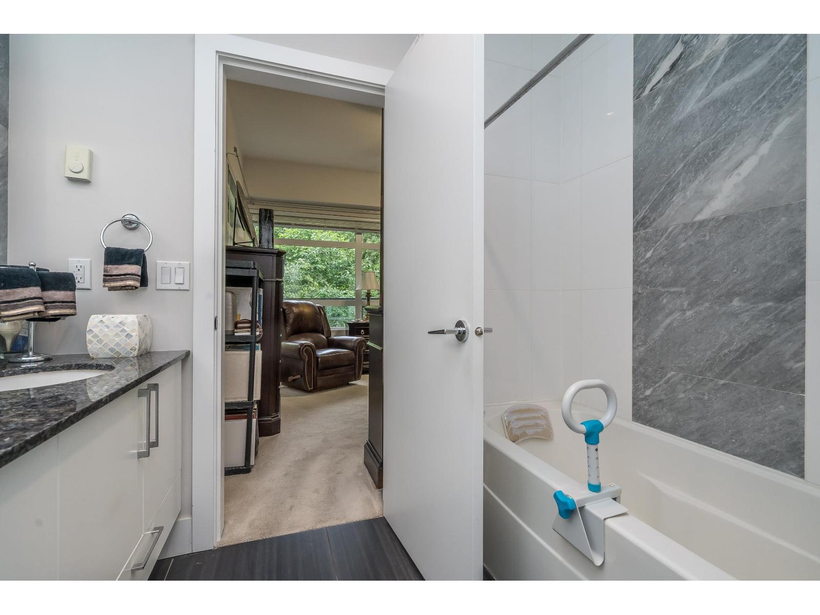 Photo 11 of C 410 20211 66 Avenue, Langley BC