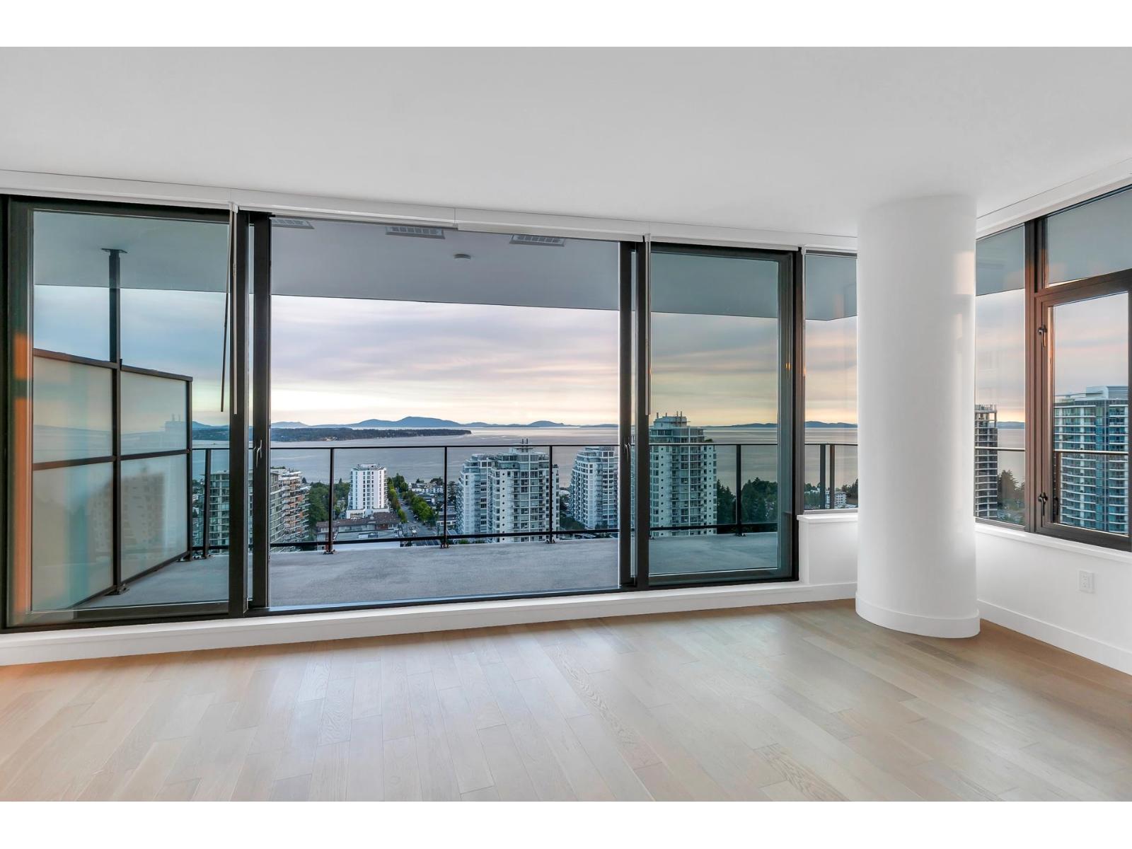 2205 1588 JOHNSTON ROAD, White Rock