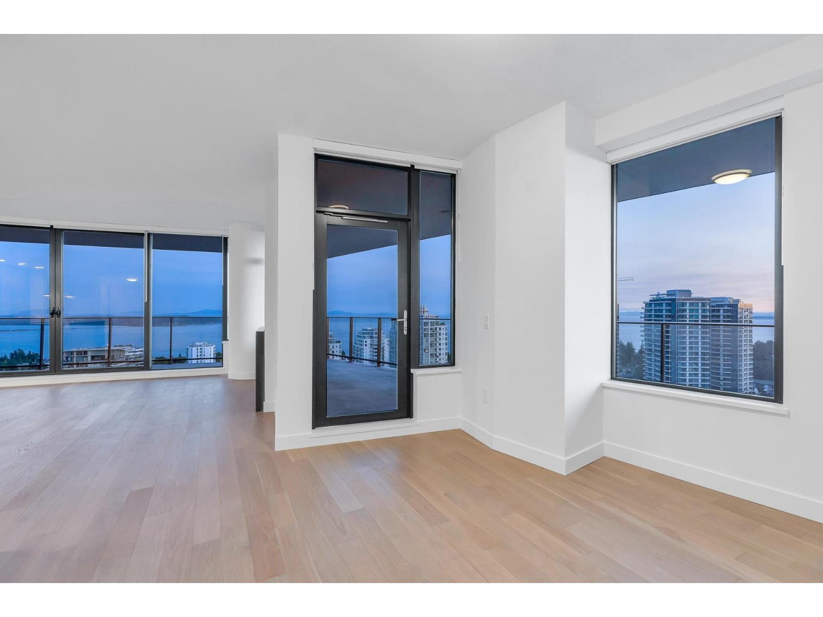 2205 1588 JOHNSTON ROAD, White Rock