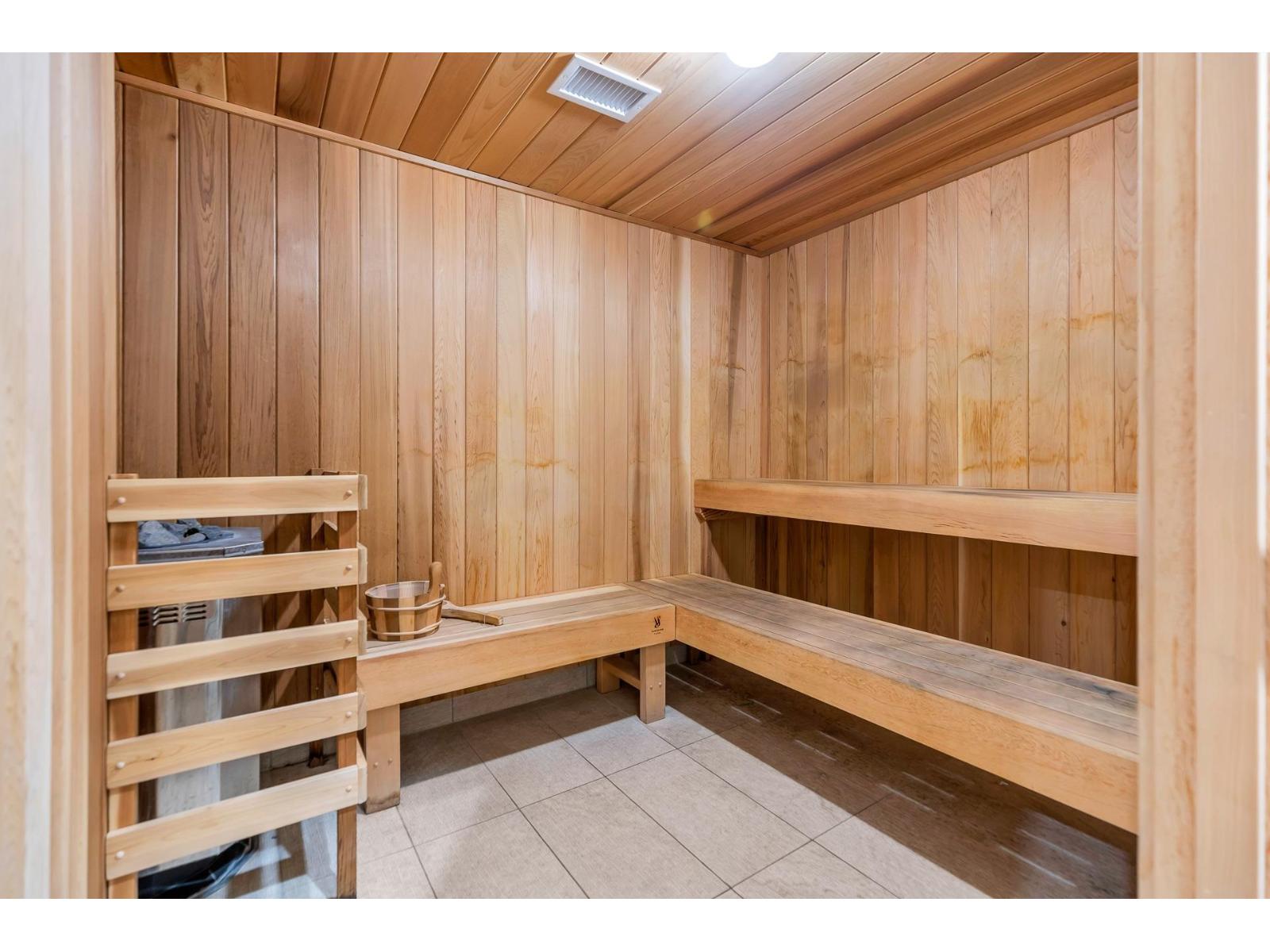 2205 1588 JOHNSTON ROAD, White Rock