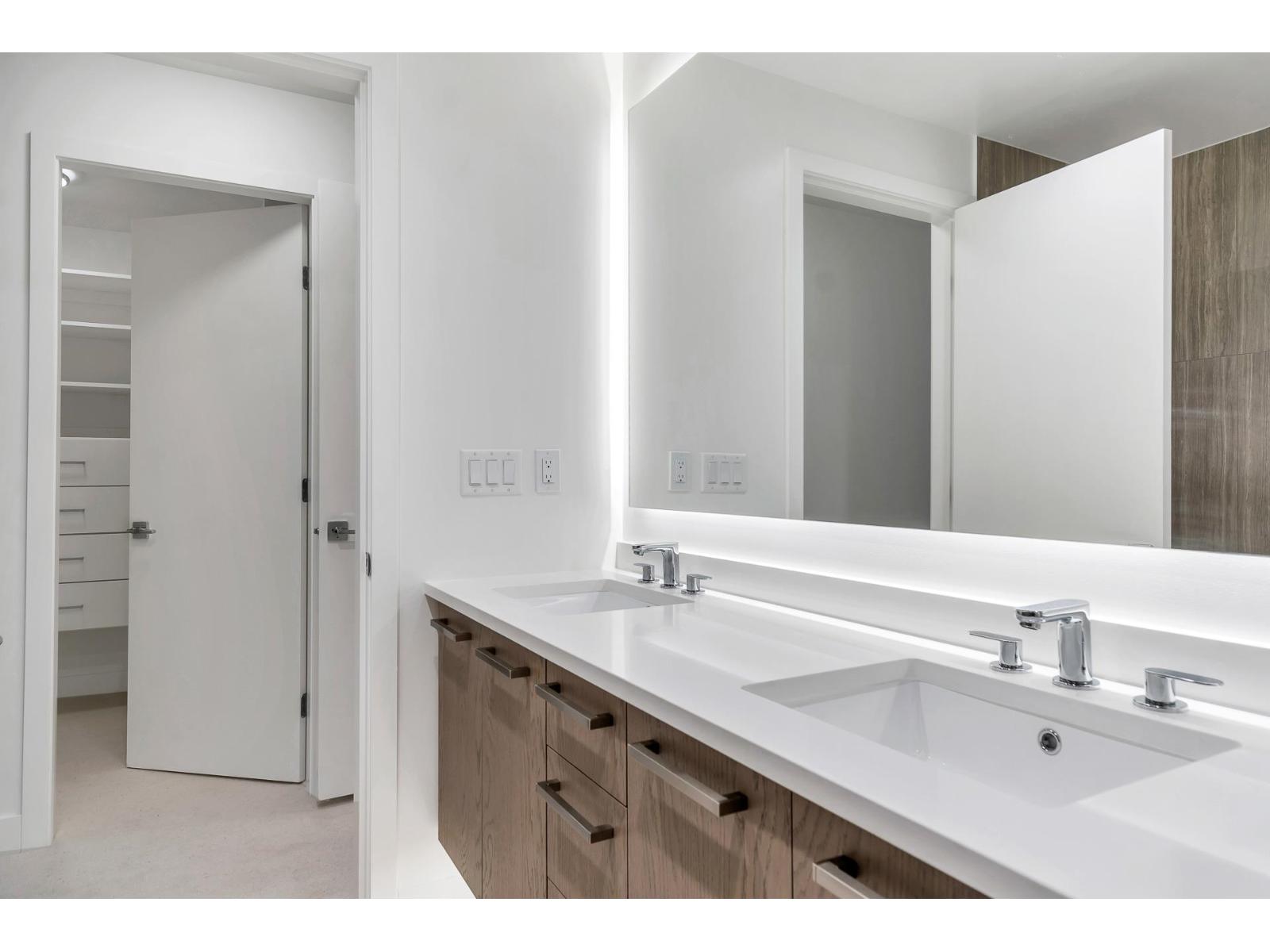 2205 1588 JOHNSTON ROAD, White Rock
