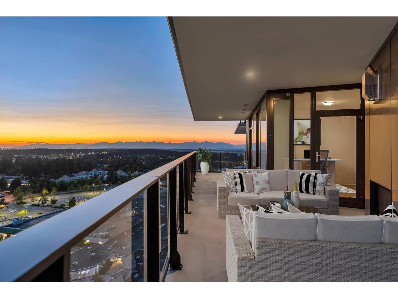 2205 1588 JOHNSTON ROAD, White Rock