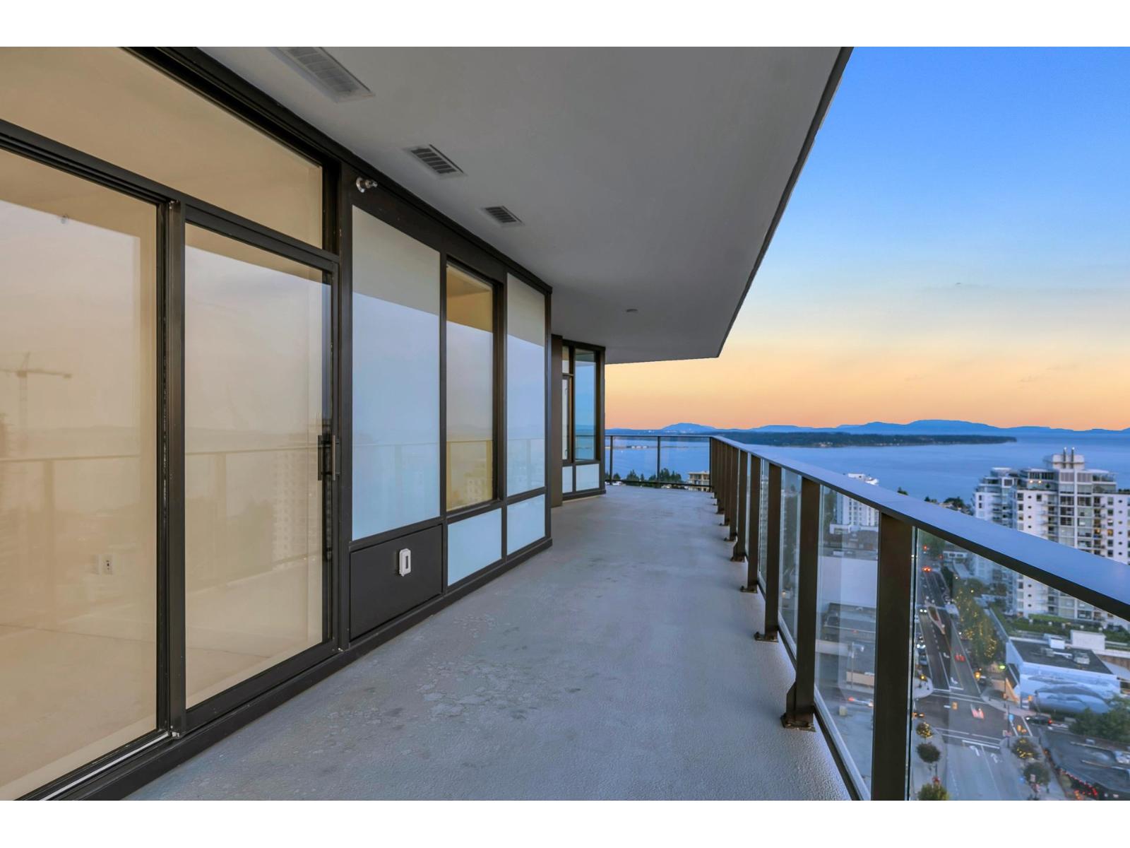 2205 1588 JOHNSTON ROAD, White Rock
