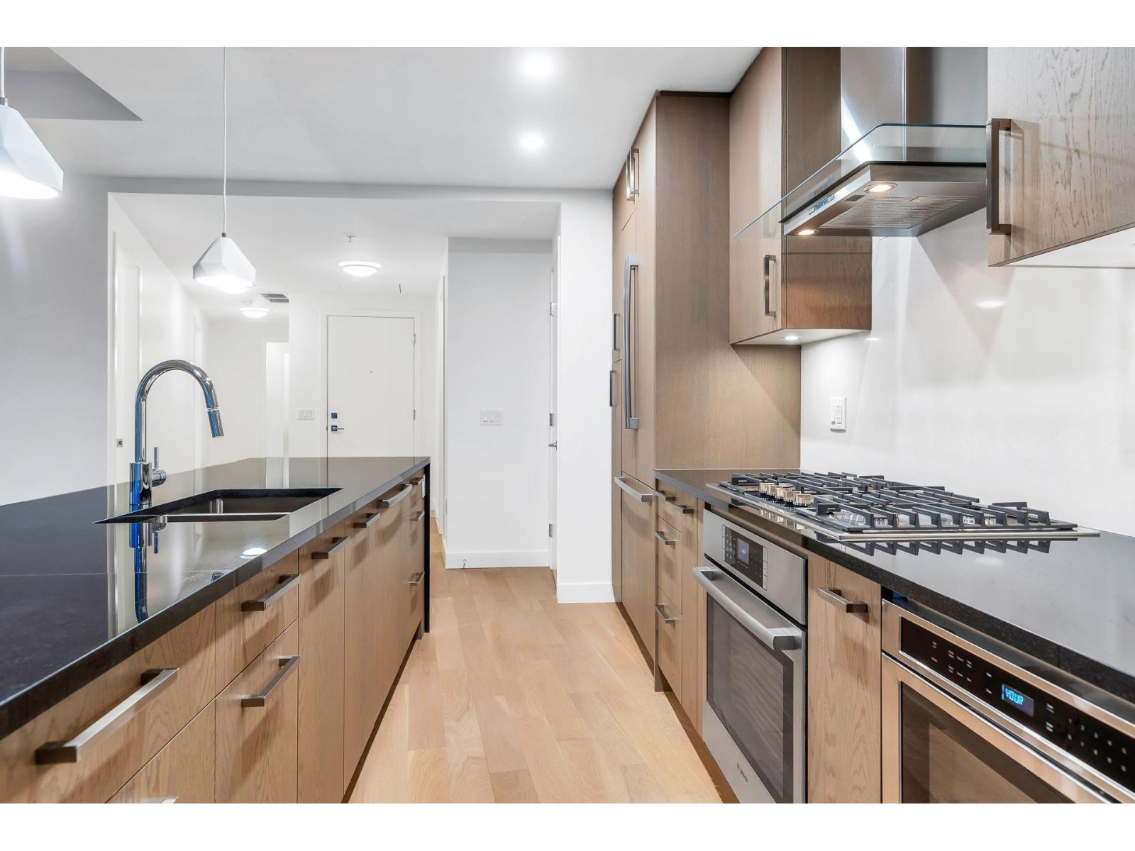 2205 1588 JOHNSTON ROAD, White Rock