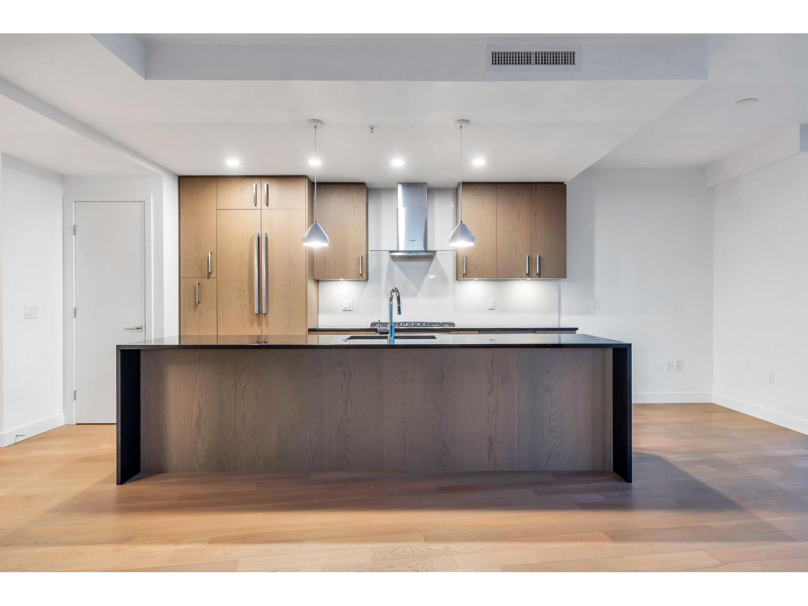 2205 1588 JOHNSTON ROAD, White Rock