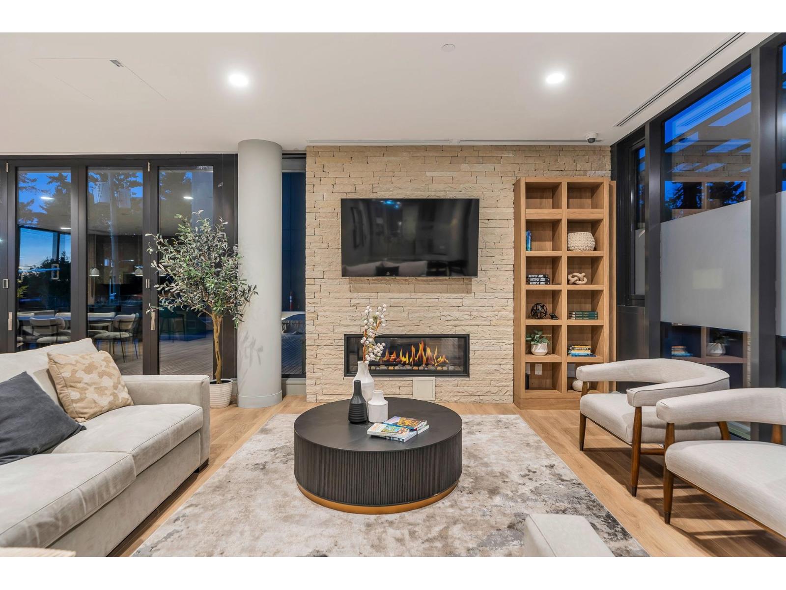 2205 1588 JOHNSTON ROAD, White Rock