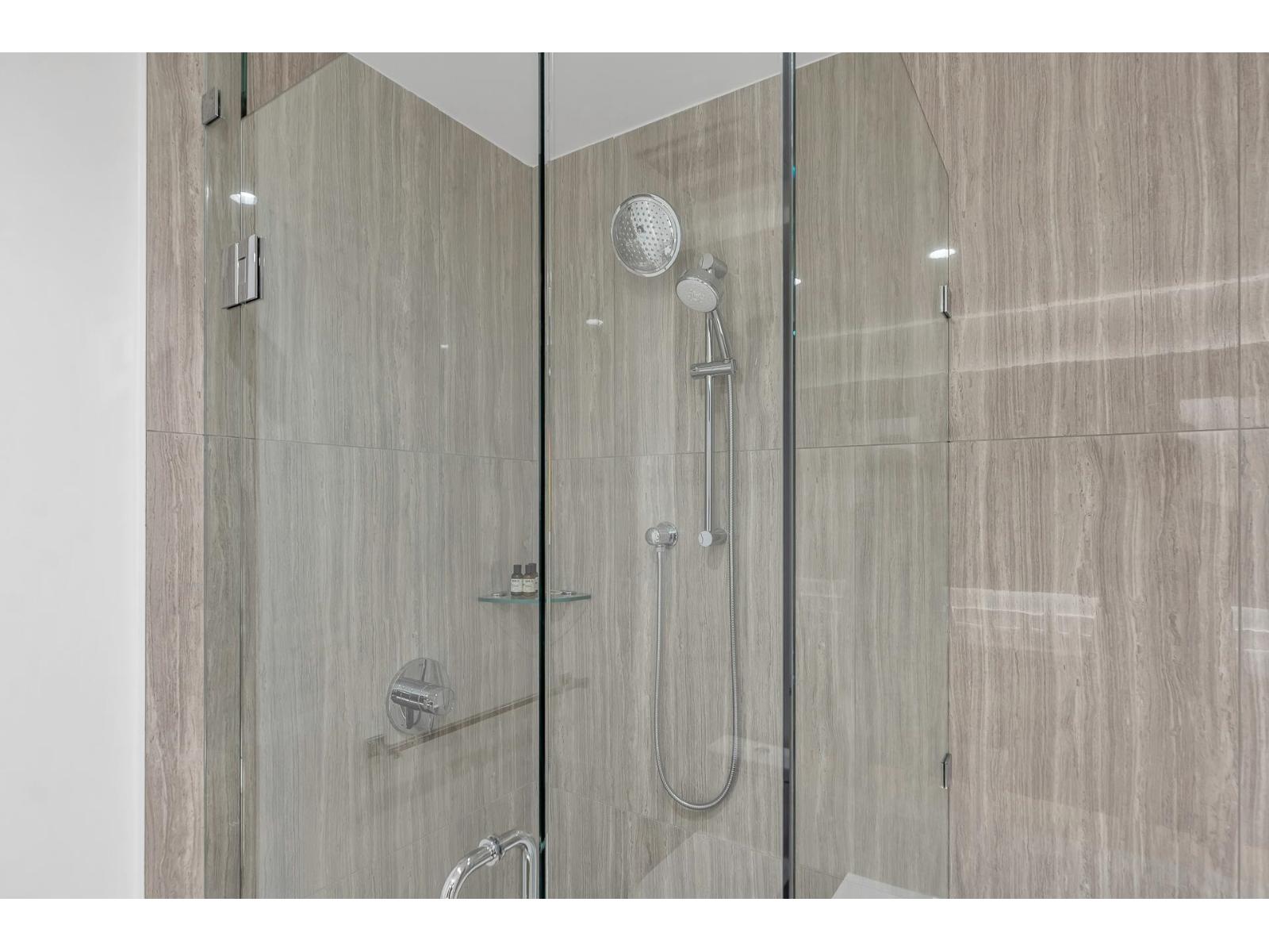 2205 1588 JOHNSTON ROAD, White Rock