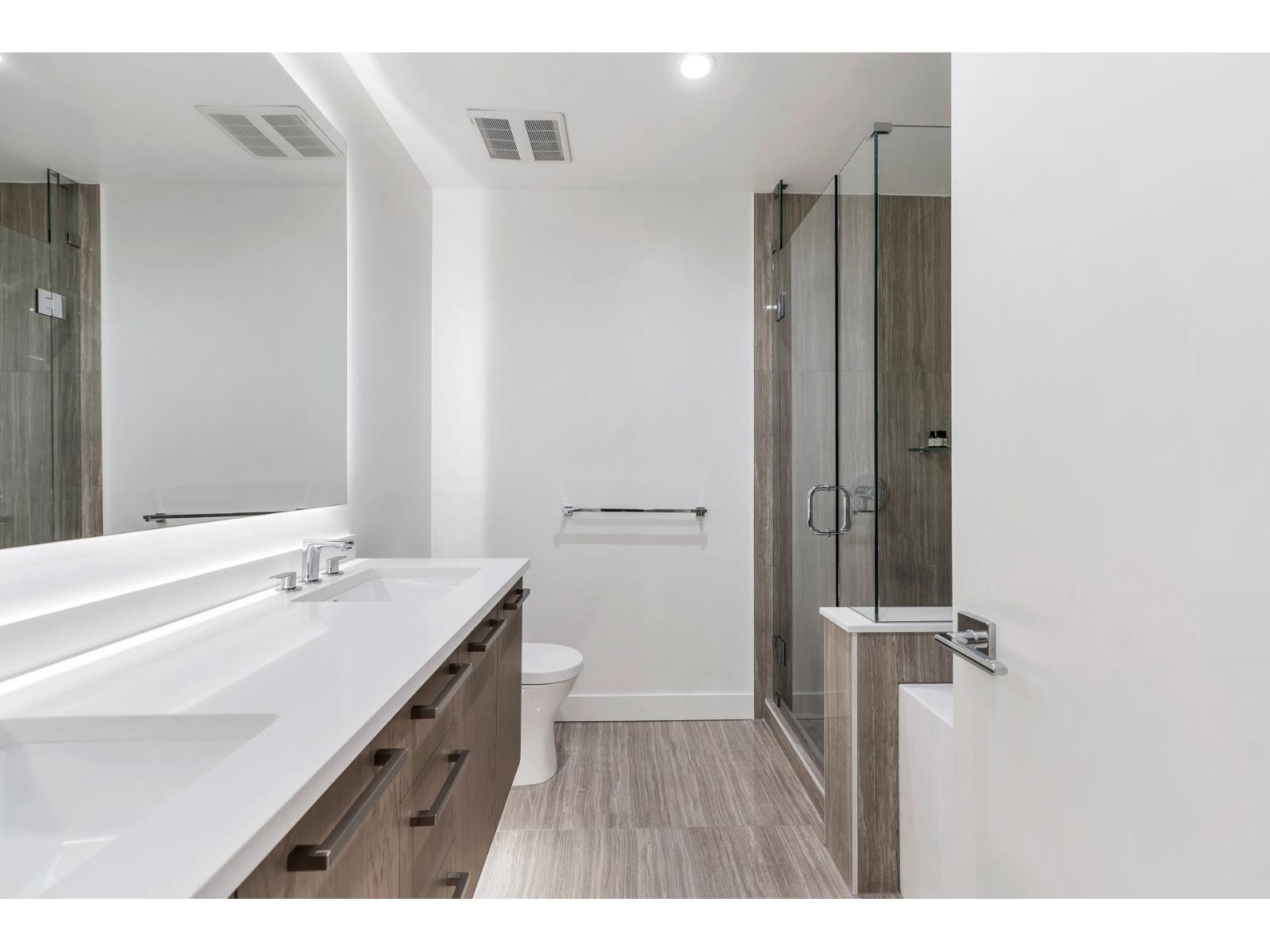 2205 1588 JOHNSTON ROAD, White Rock