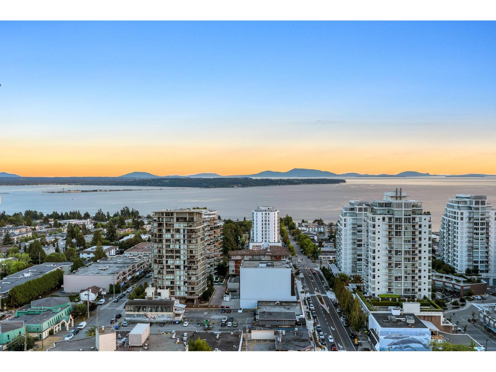 2205 1588 JOHNSTON ROAD, White Rock