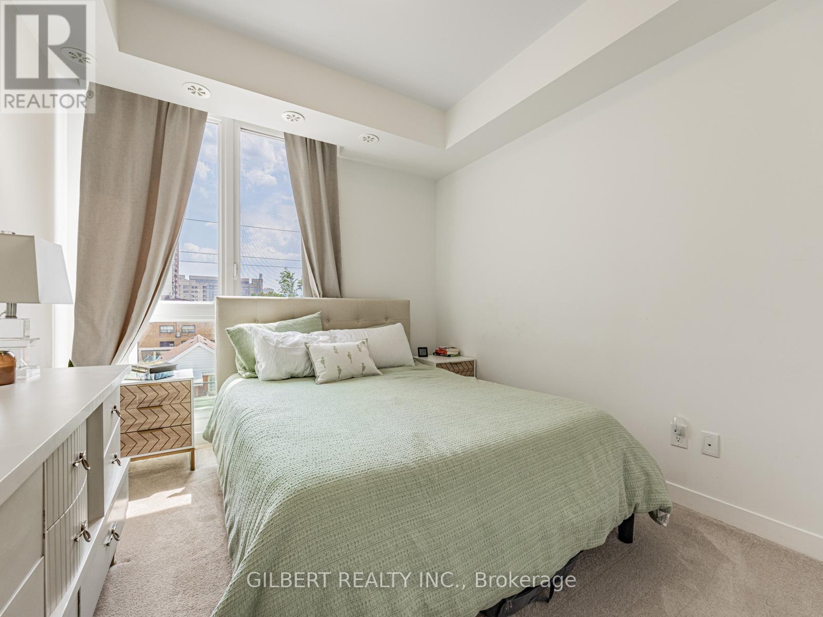 Photo 16 of 9 10 Marquette Avenue, Toronto ON