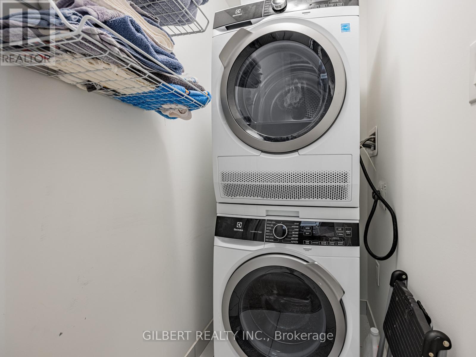 Photo 11 of 9 10 Marquette Avenue, Toronto ON