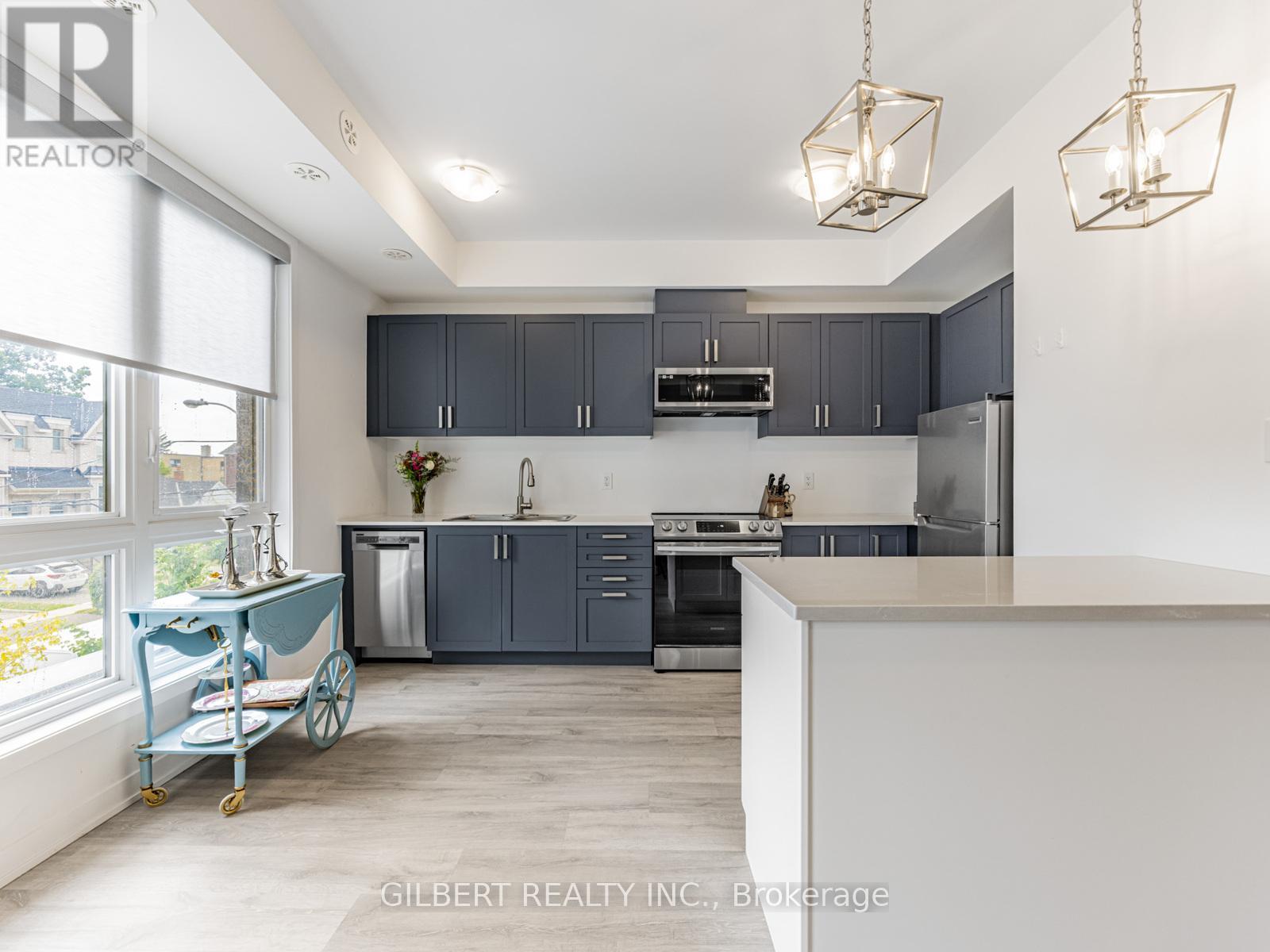 Photo 1 of 9 10 Marquette Avenue, Toronto ON
