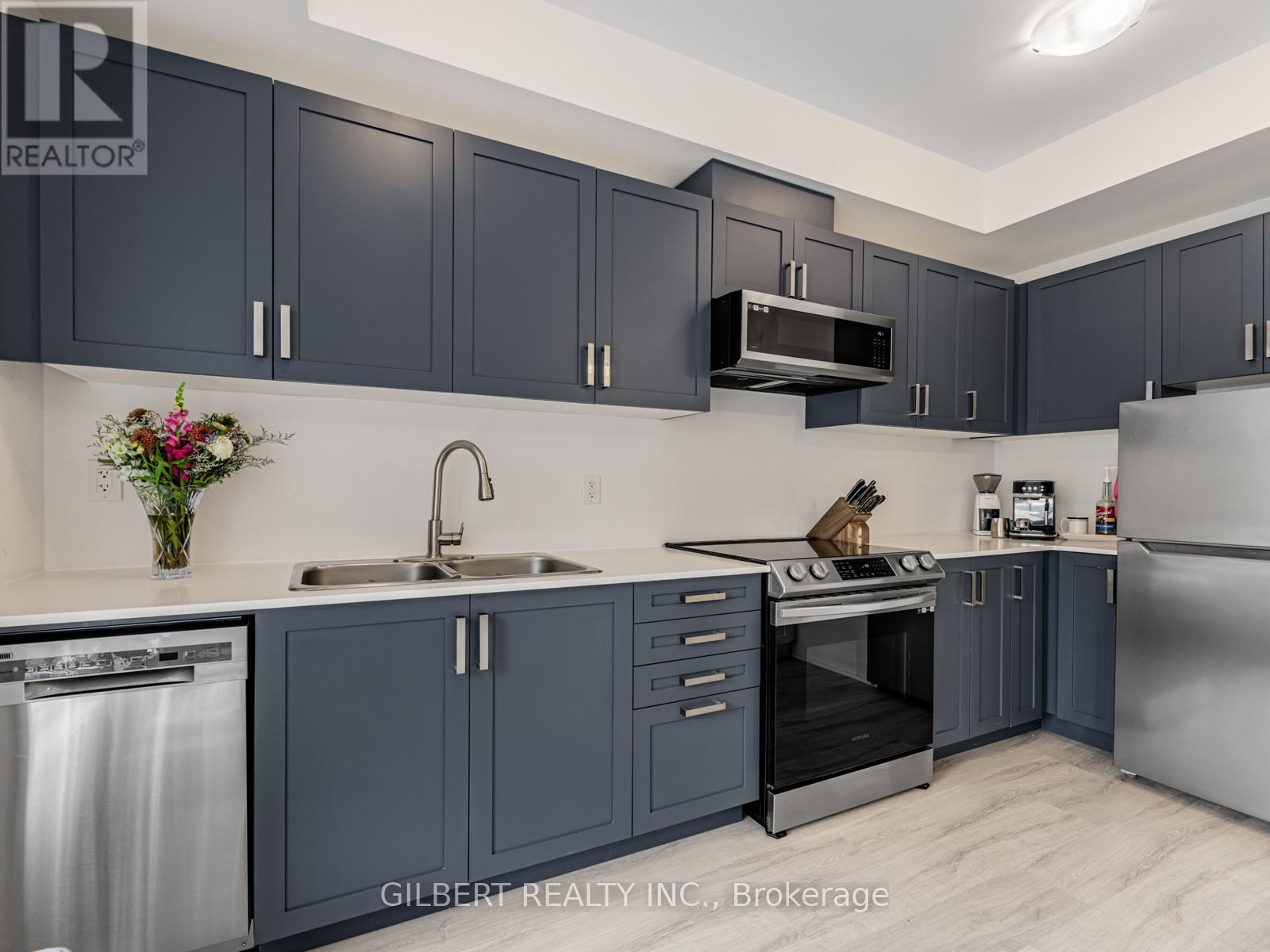 Photo 18 of 9 10 Marquette Avenue, Toronto ON