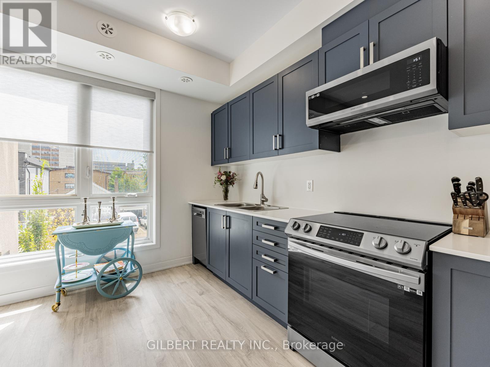 Photo 19 of 9 10 Marquette Avenue, Toronto ON