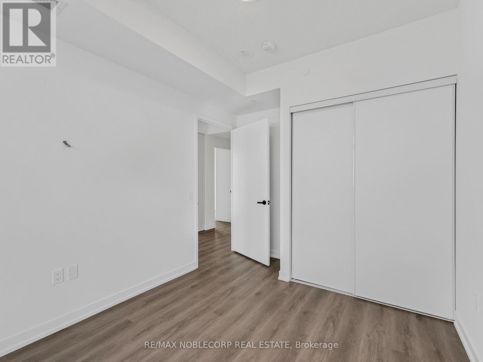 Photo 14 of 5012 225 Commerce Street, Vaughan ON