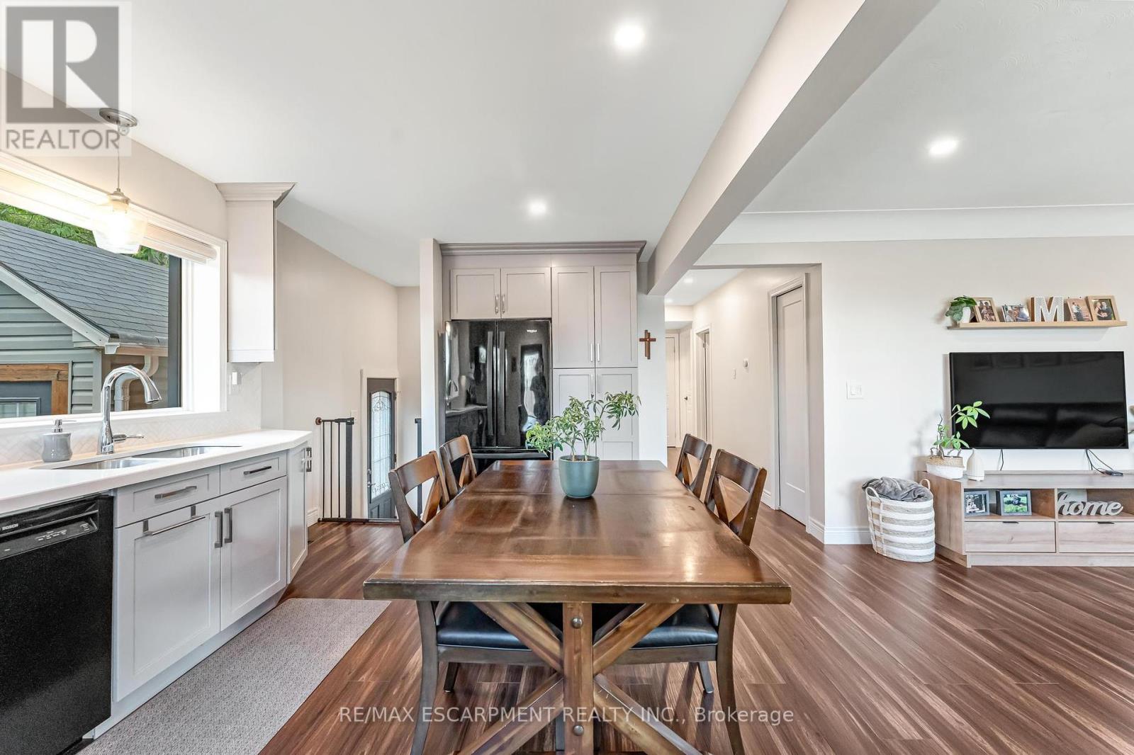 Photo 12 of 25 Alba Street, Hamilton ON