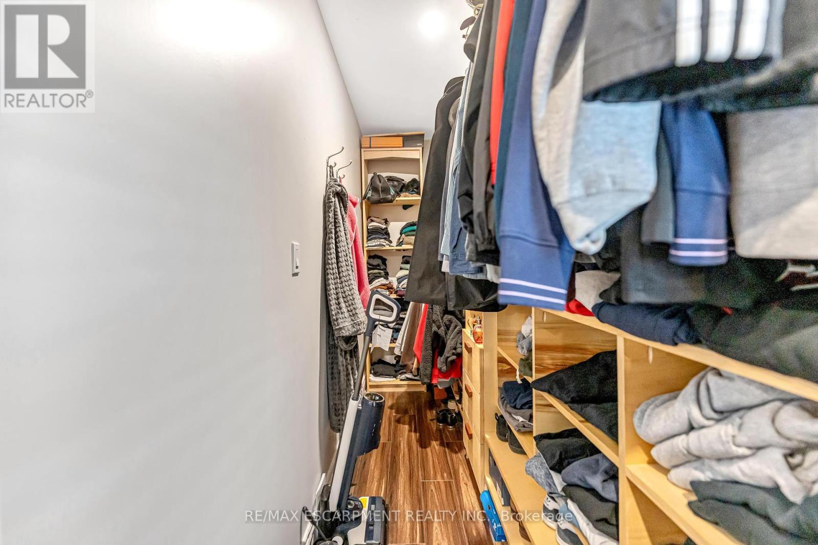 Photo 16 of 25 Alba Street, Hamilton ON