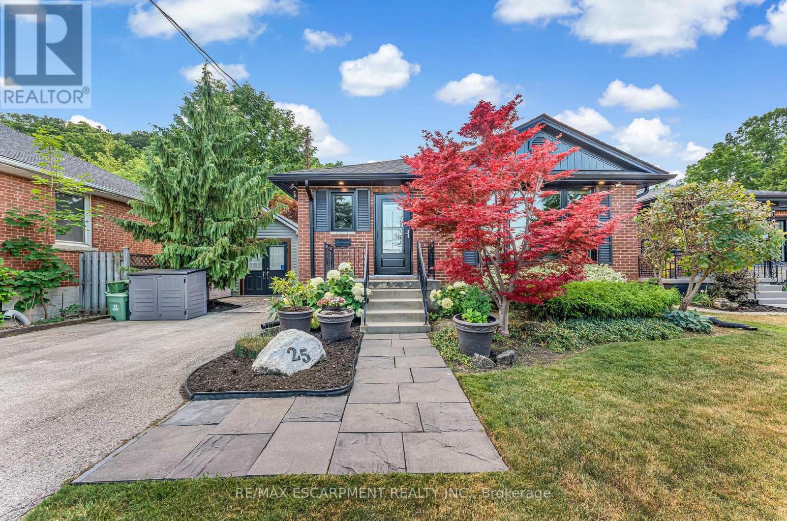 Photo 3 of 25 Alba Street, Hamilton ON