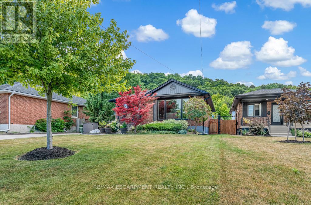 Photo 2 of 25 Alba Street, Hamilton ON