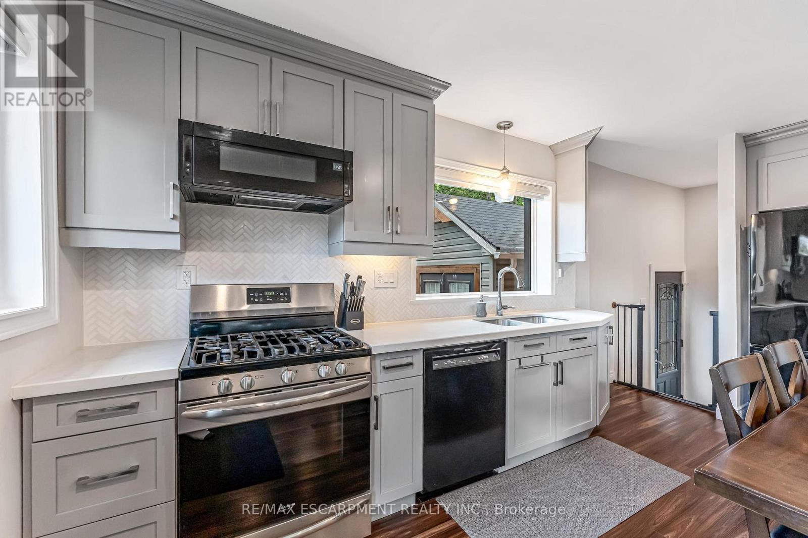 Photo 13 of 25 Alba Street, Hamilton ON