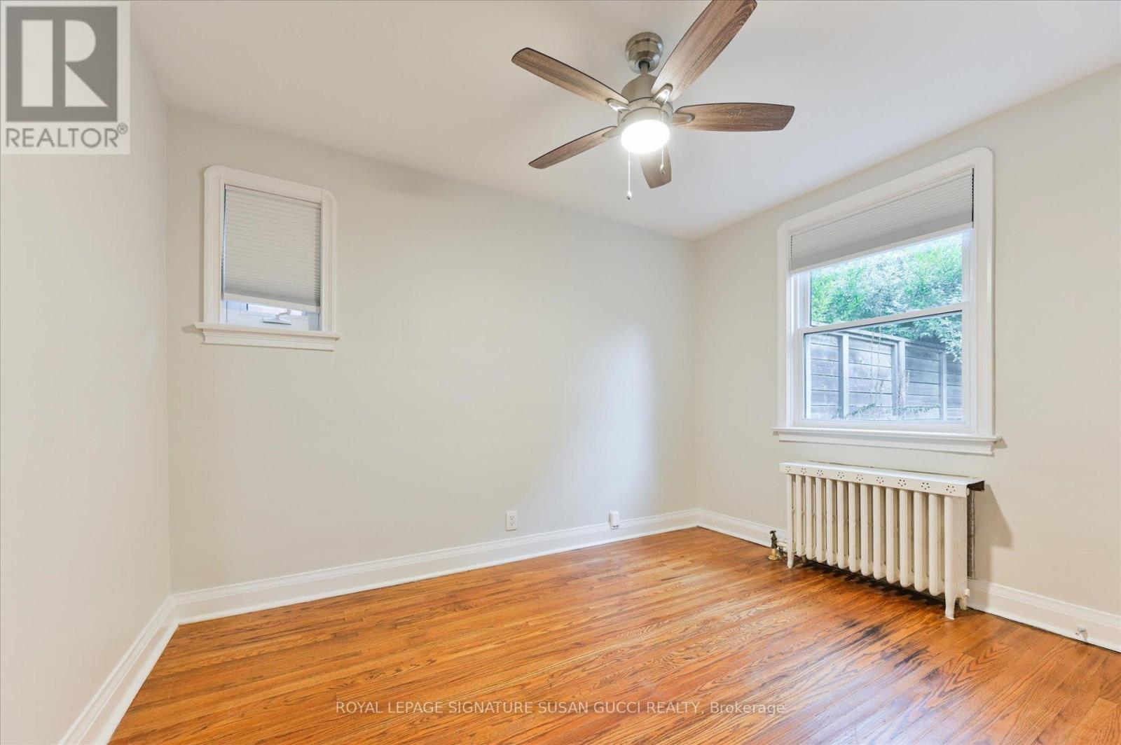 Photo 5 of 19 Plaxton Drive, Toronto ON