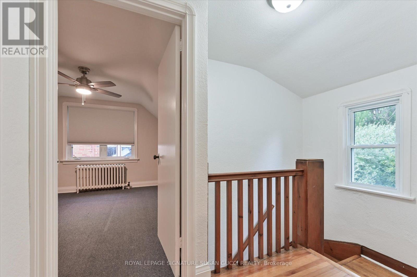 Photo 4 of 19 Plaxton Drive, Toronto ON