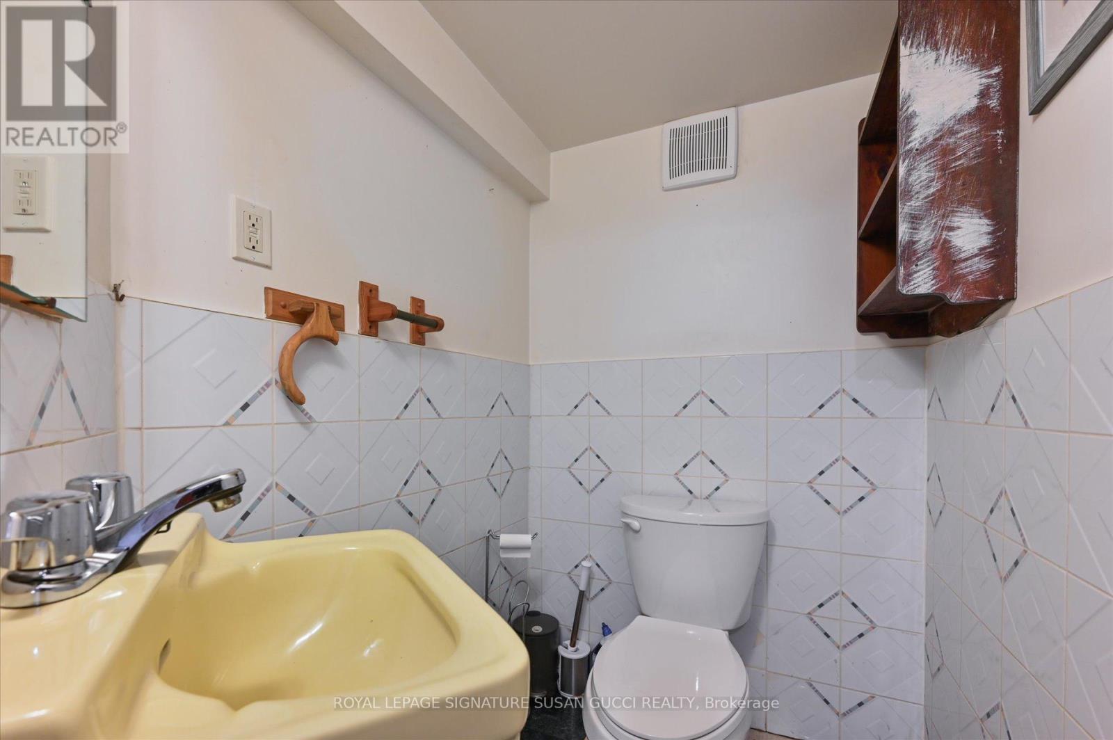 Photo 19 of 19 Plaxton Drive, Toronto ON