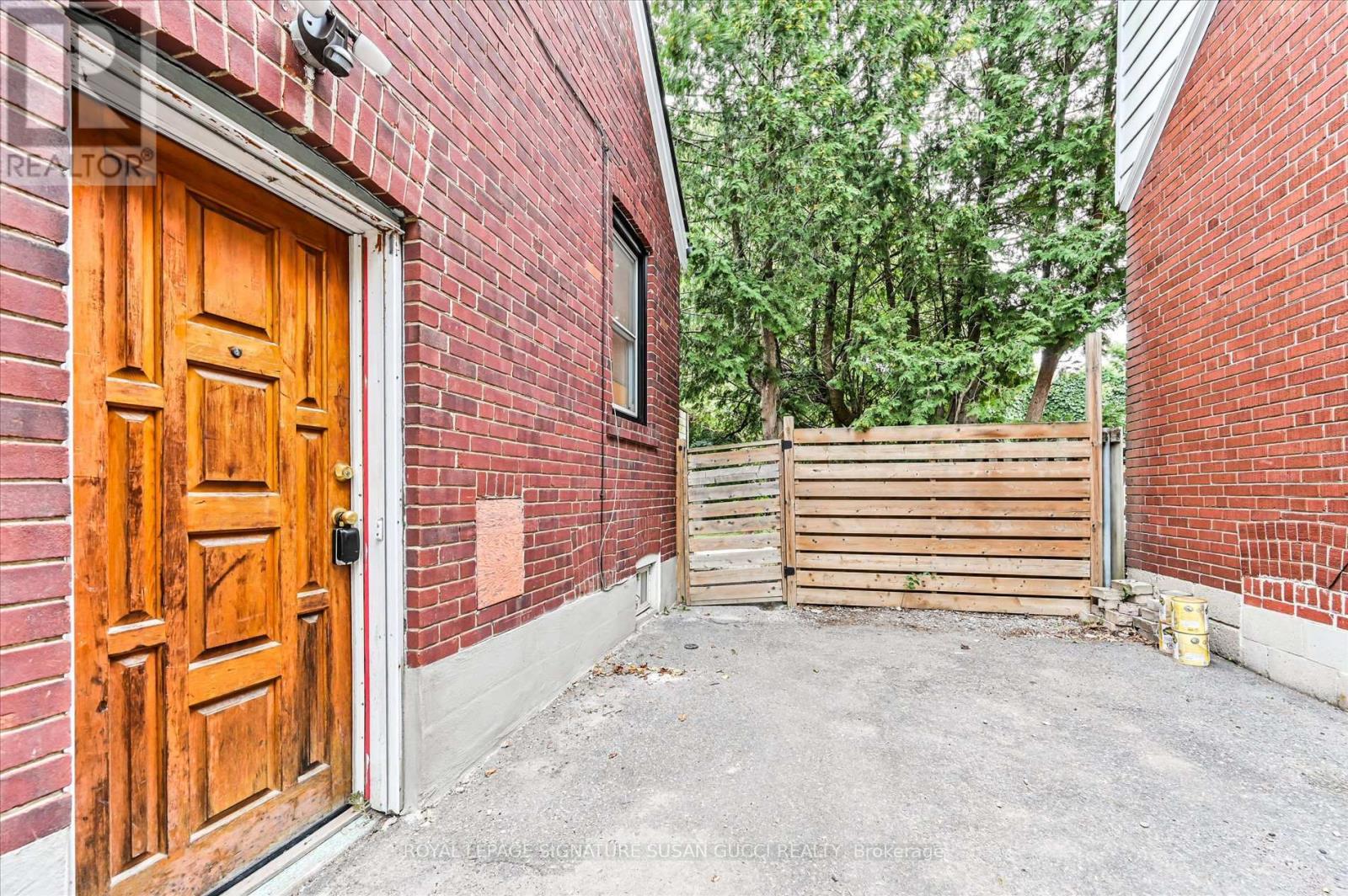 Photo 18 of 19 Plaxton Drive, Toronto ON