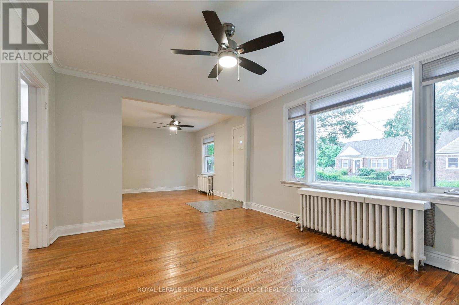 Photo 28 of 19 Plaxton Drive, Toronto ON