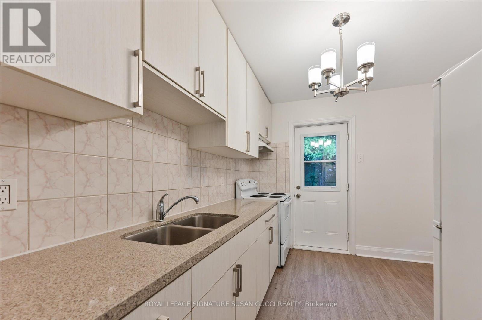 Photo 2 of 19 Plaxton Drive, Toronto ON