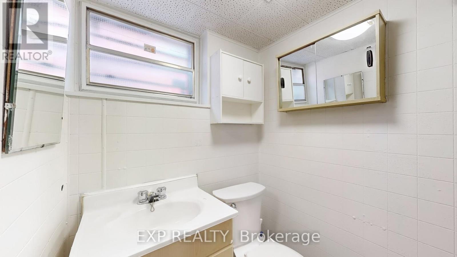 Photo 6 of 138 Park Street, Toronto ON