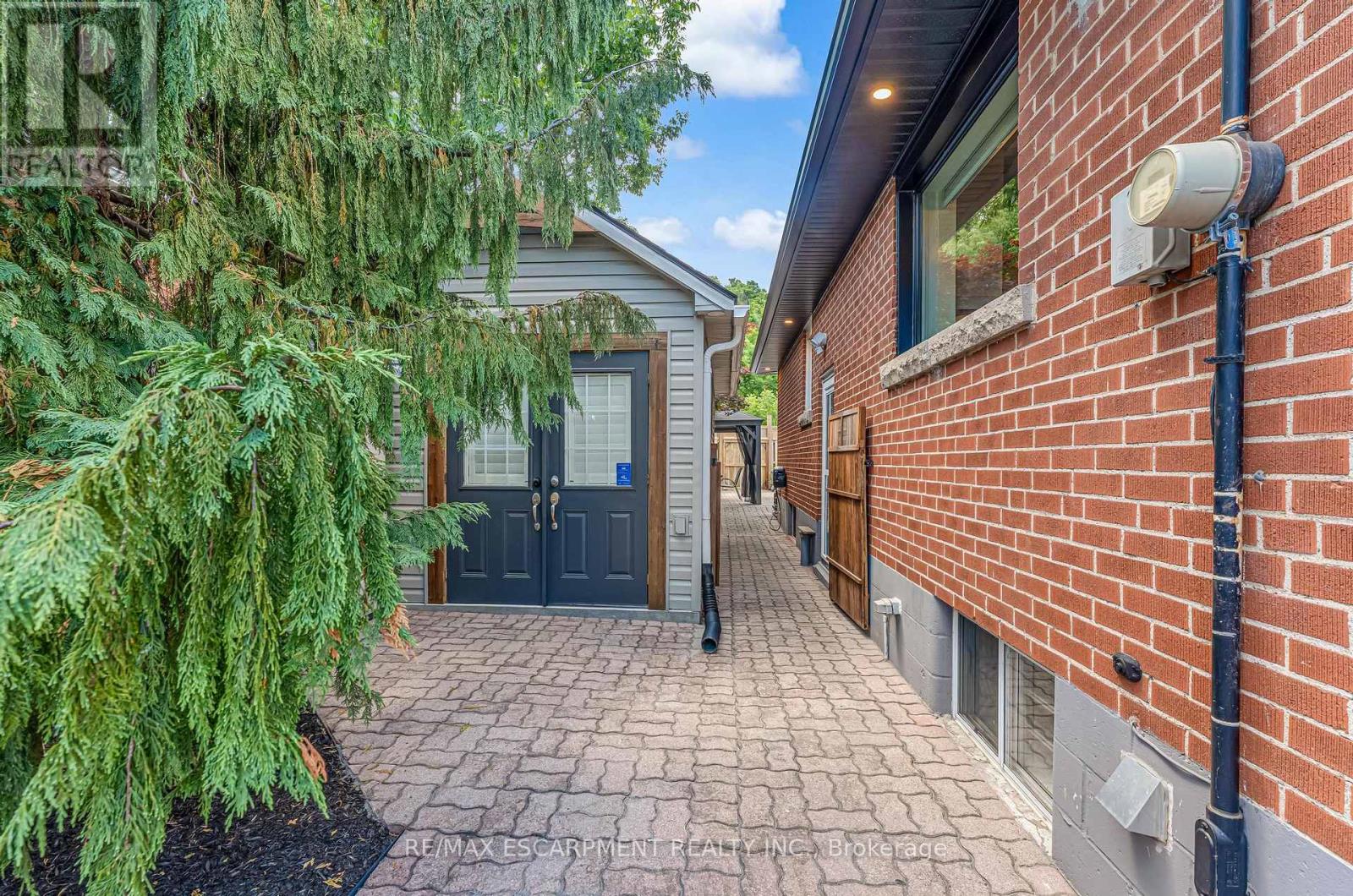 Photo 5 of 25 Alba Street, Hamilton ON