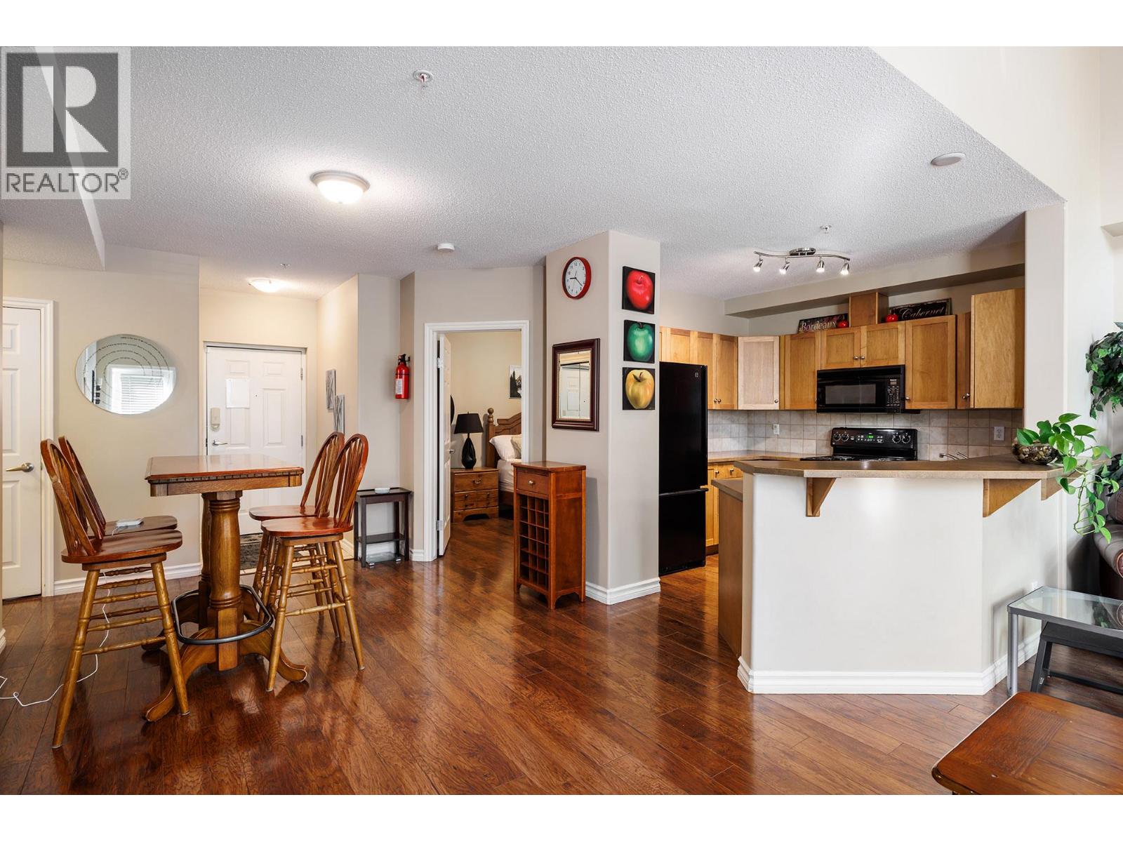 102 1128 Sunset Drive, Kelowna