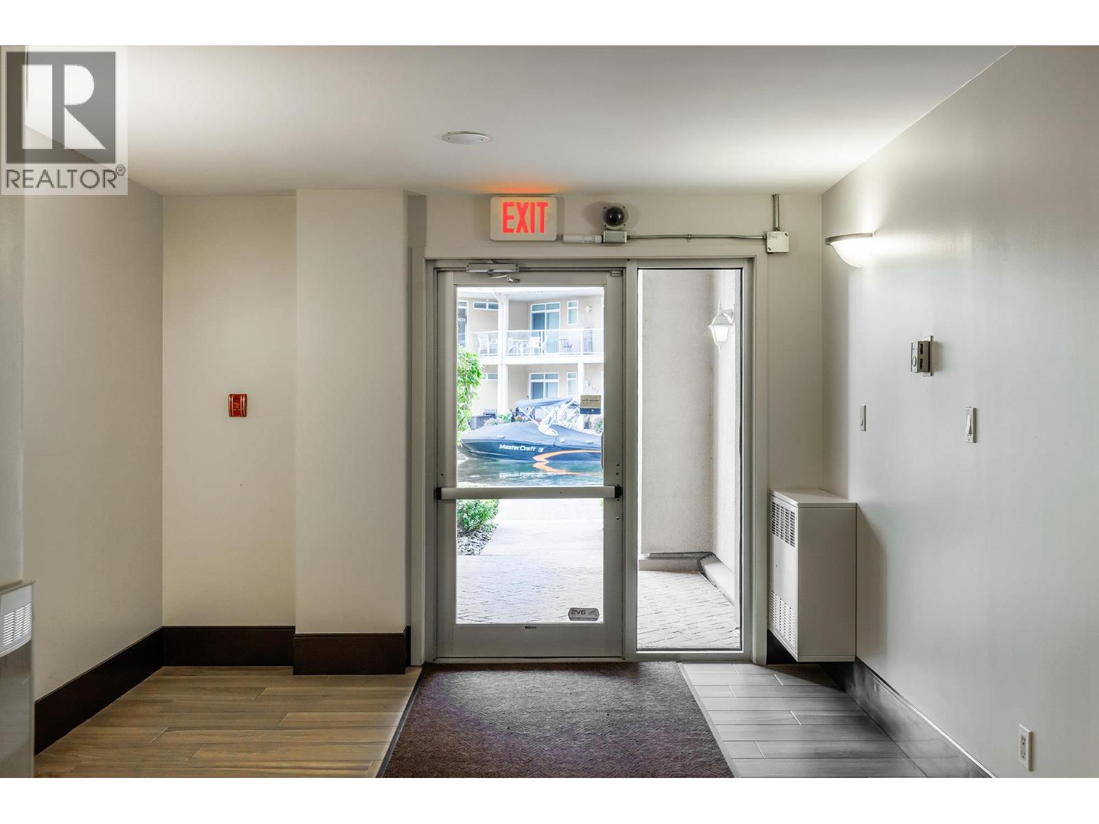 102 1128 Sunset Drive, Kelowna