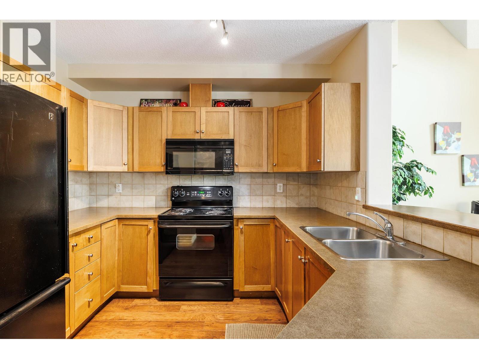 102 1128 Sunset Drive, Kelowna