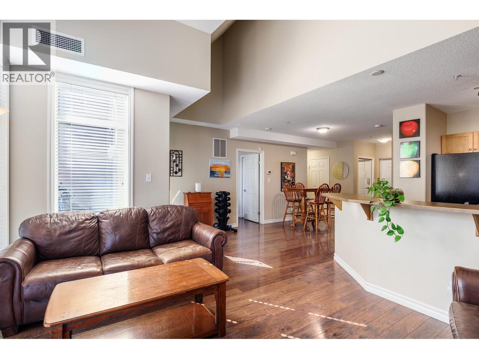 102 1128 Sunset Drive, Kelowna