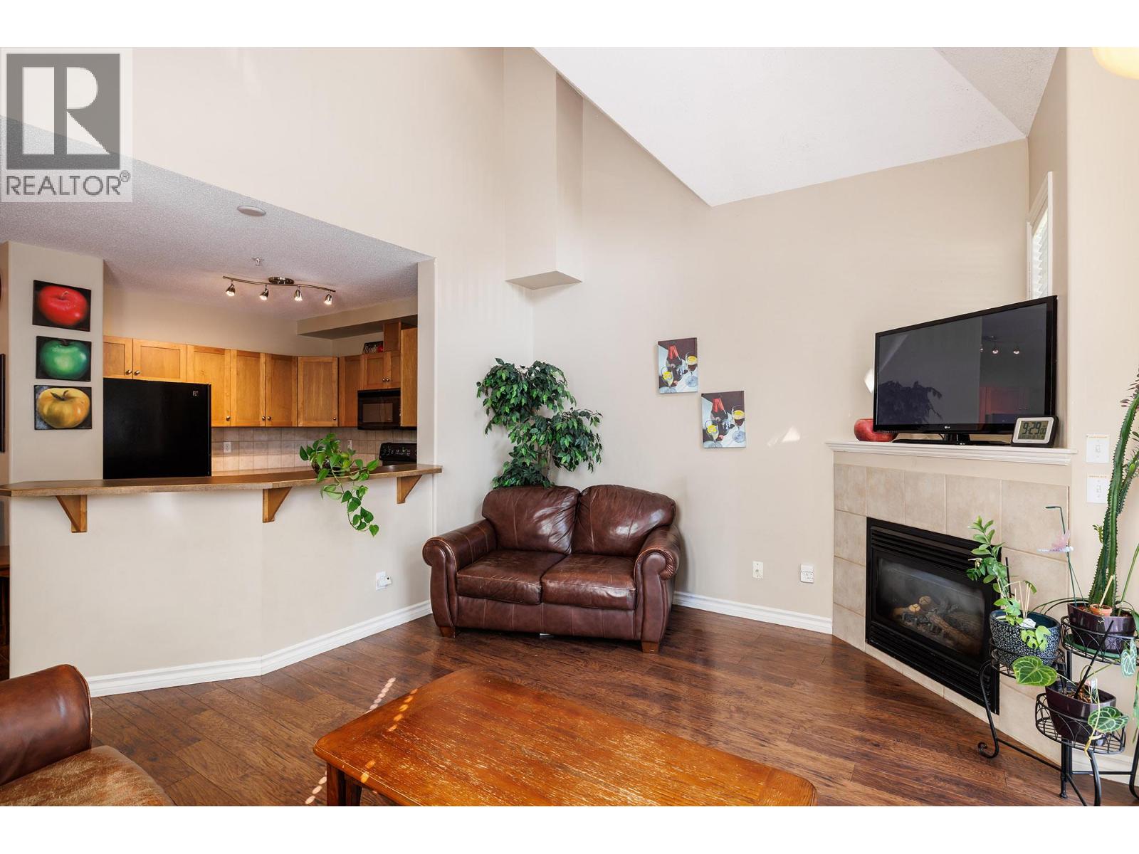 102 1128 Sunset Drive, Kelowna