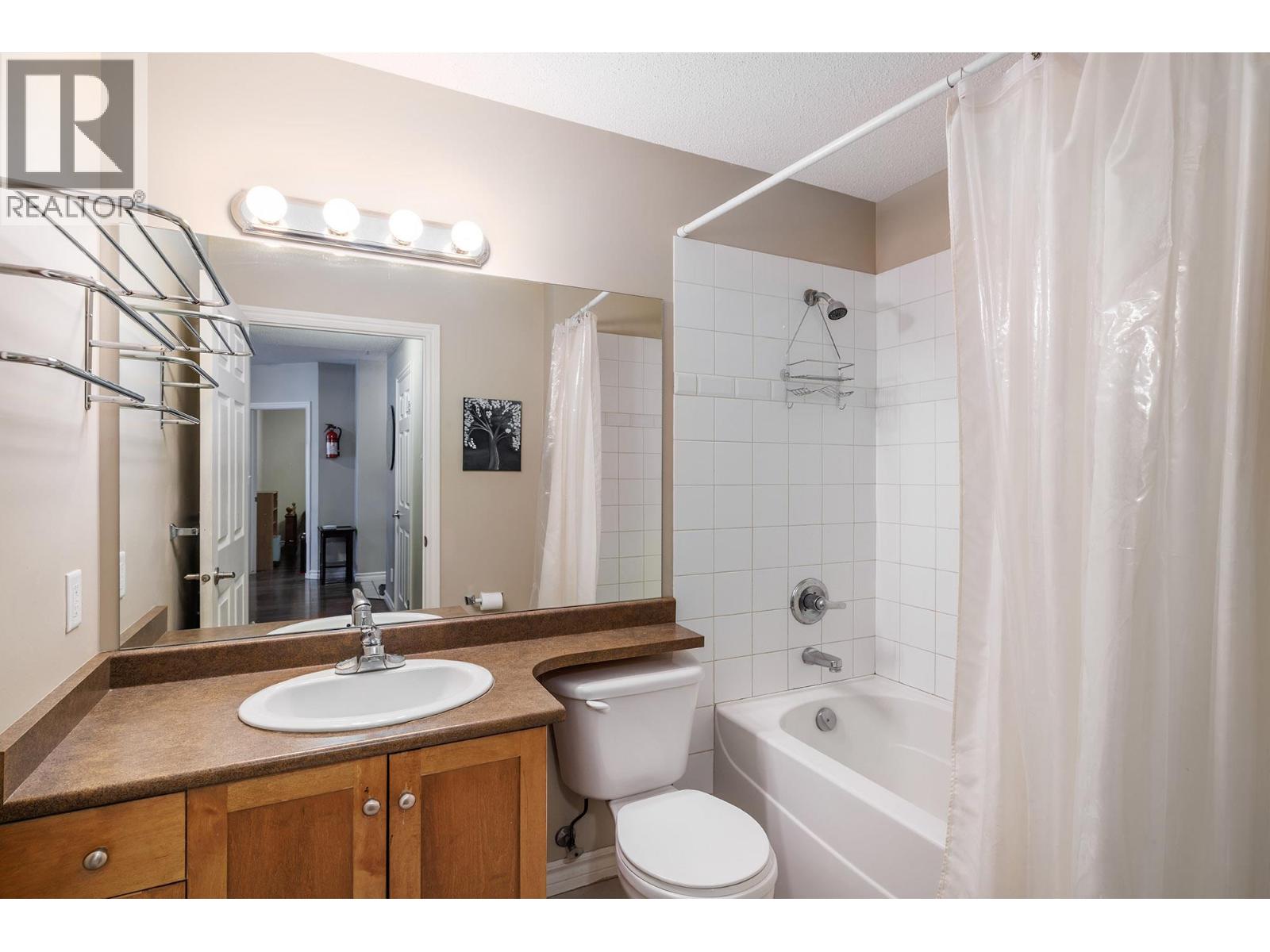 102 1128 Sunset Drive, Kelowna