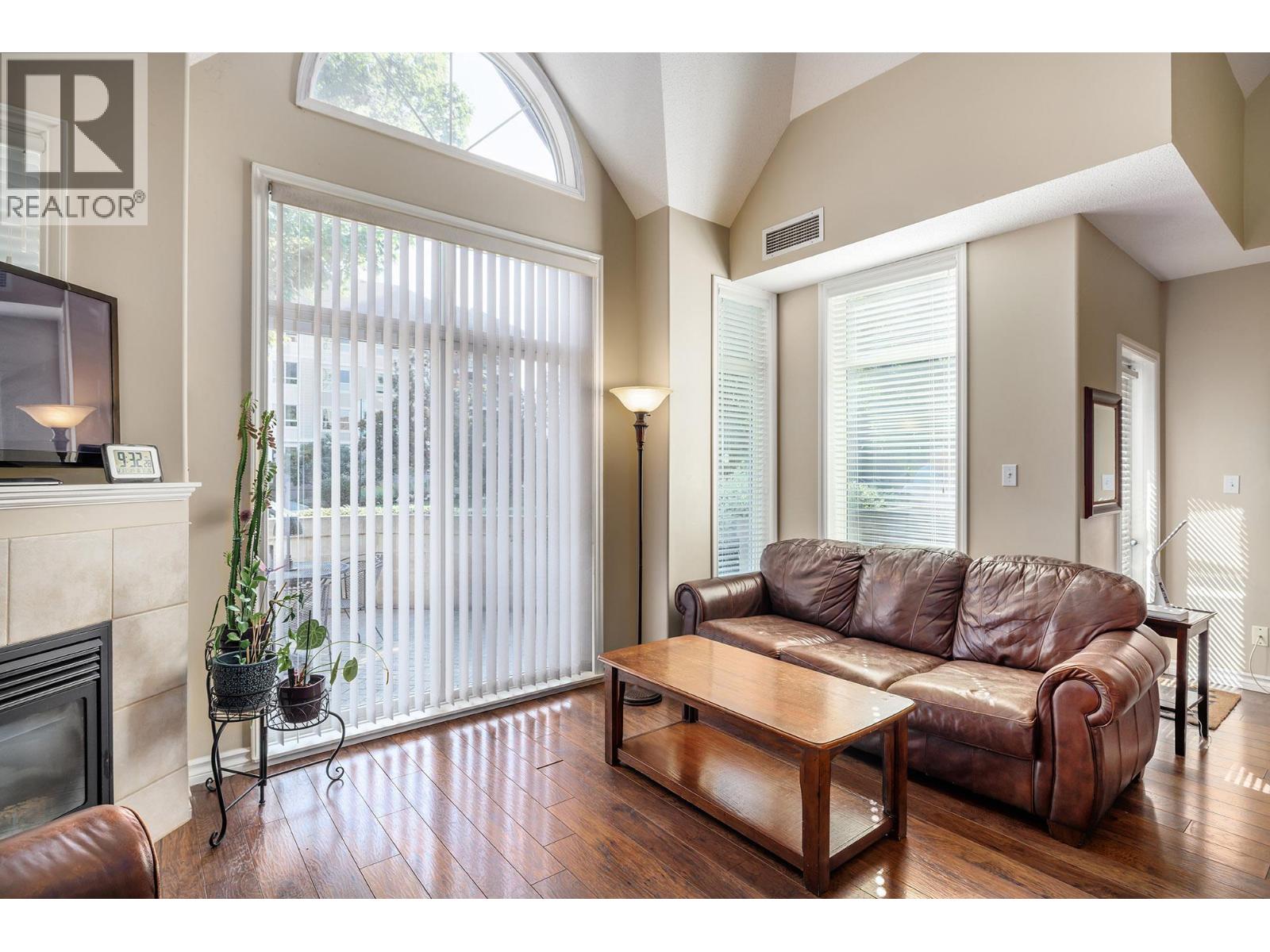 102 1128 Sunset Drive, Kelowna