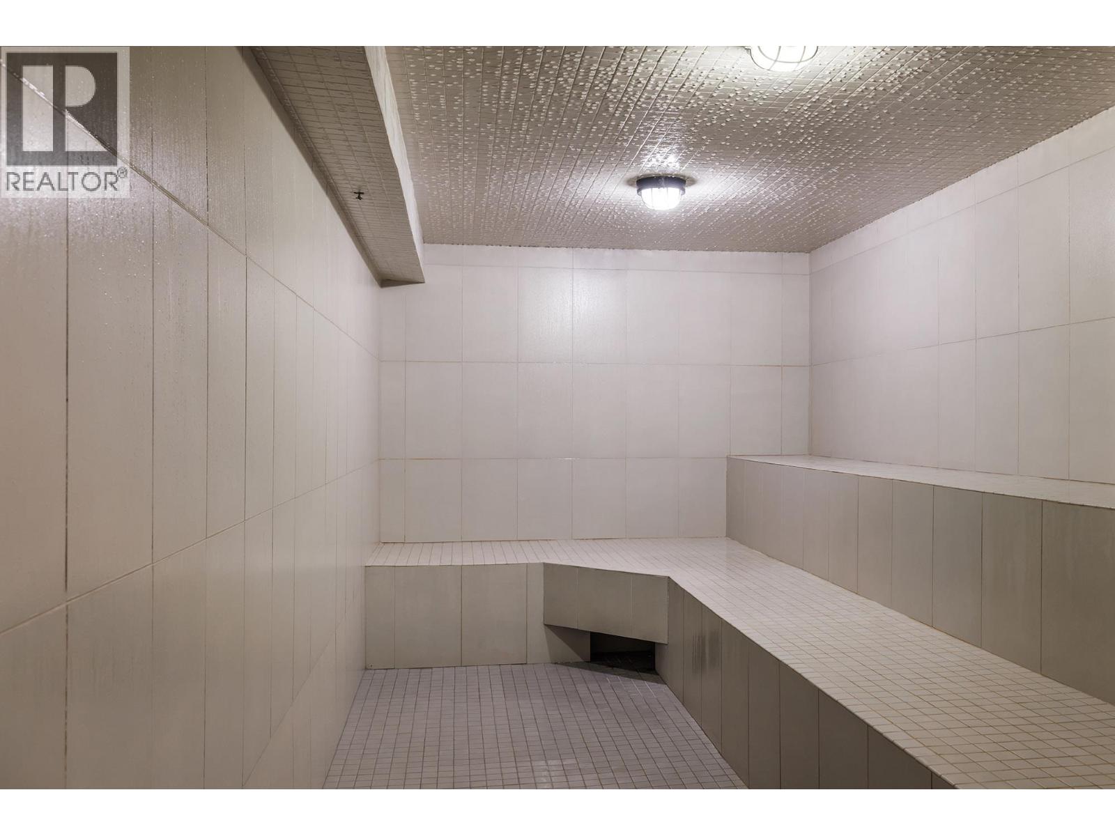 102 1128 Sunset Drive, Kelowna