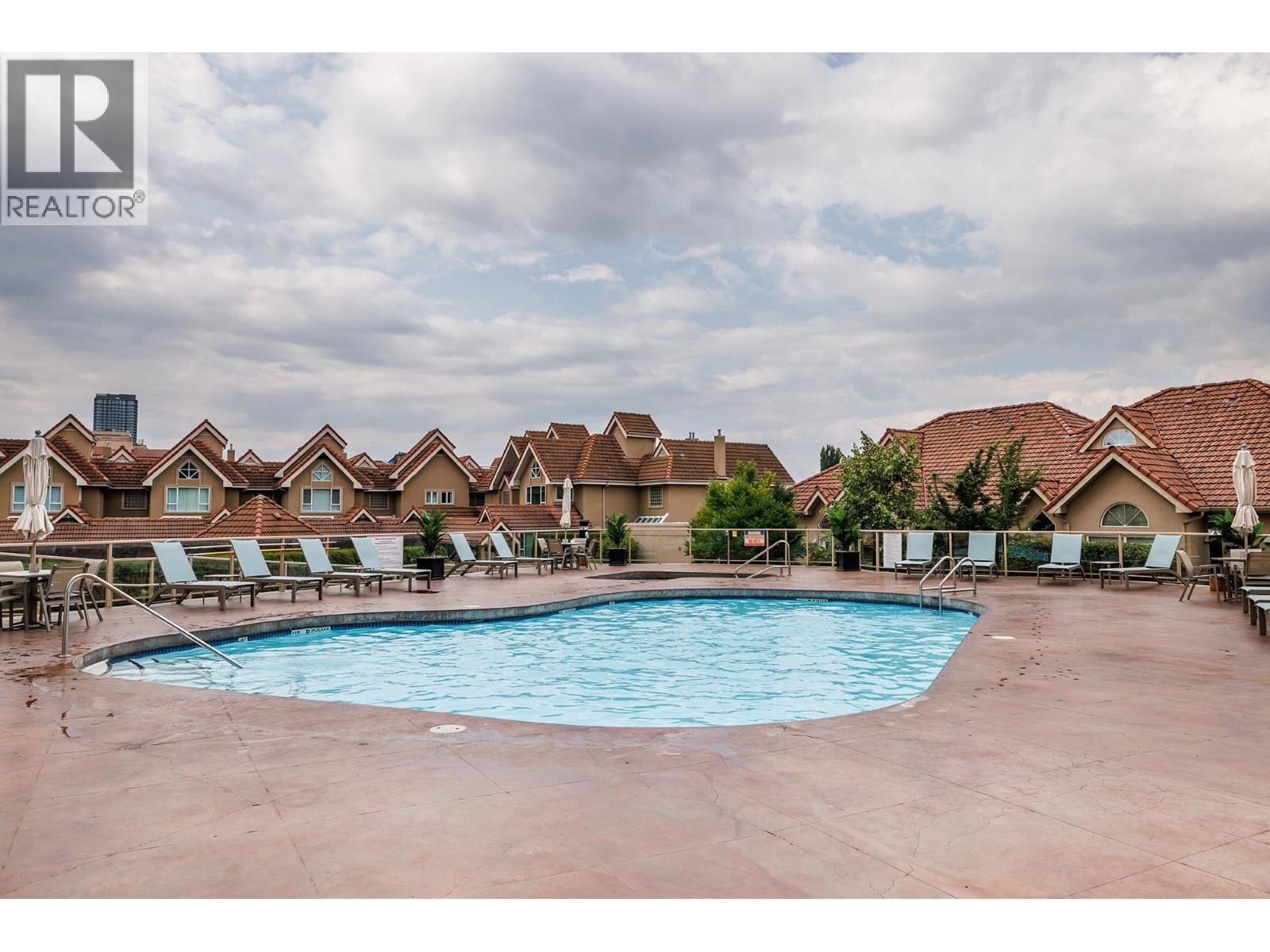 102 1128 Sunset Drive, Kelowna
