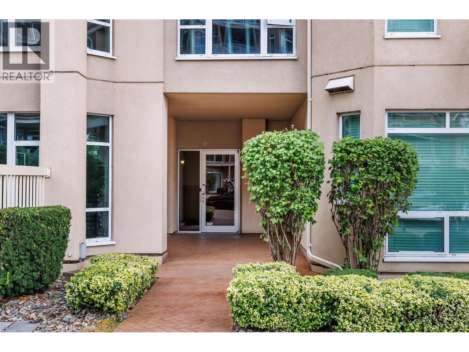 102 1128 Sunset Drive, Kelowna