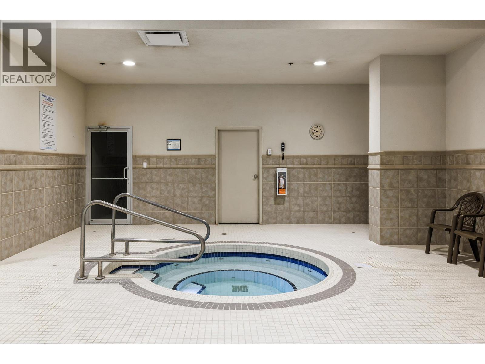 102 1128 Sunset Drive, Kelowna