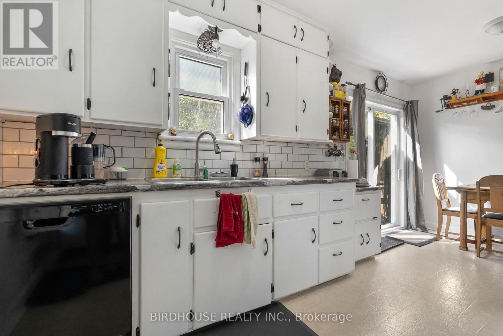 Photo 11 of 103 King Street, Kawartha Lakes ON