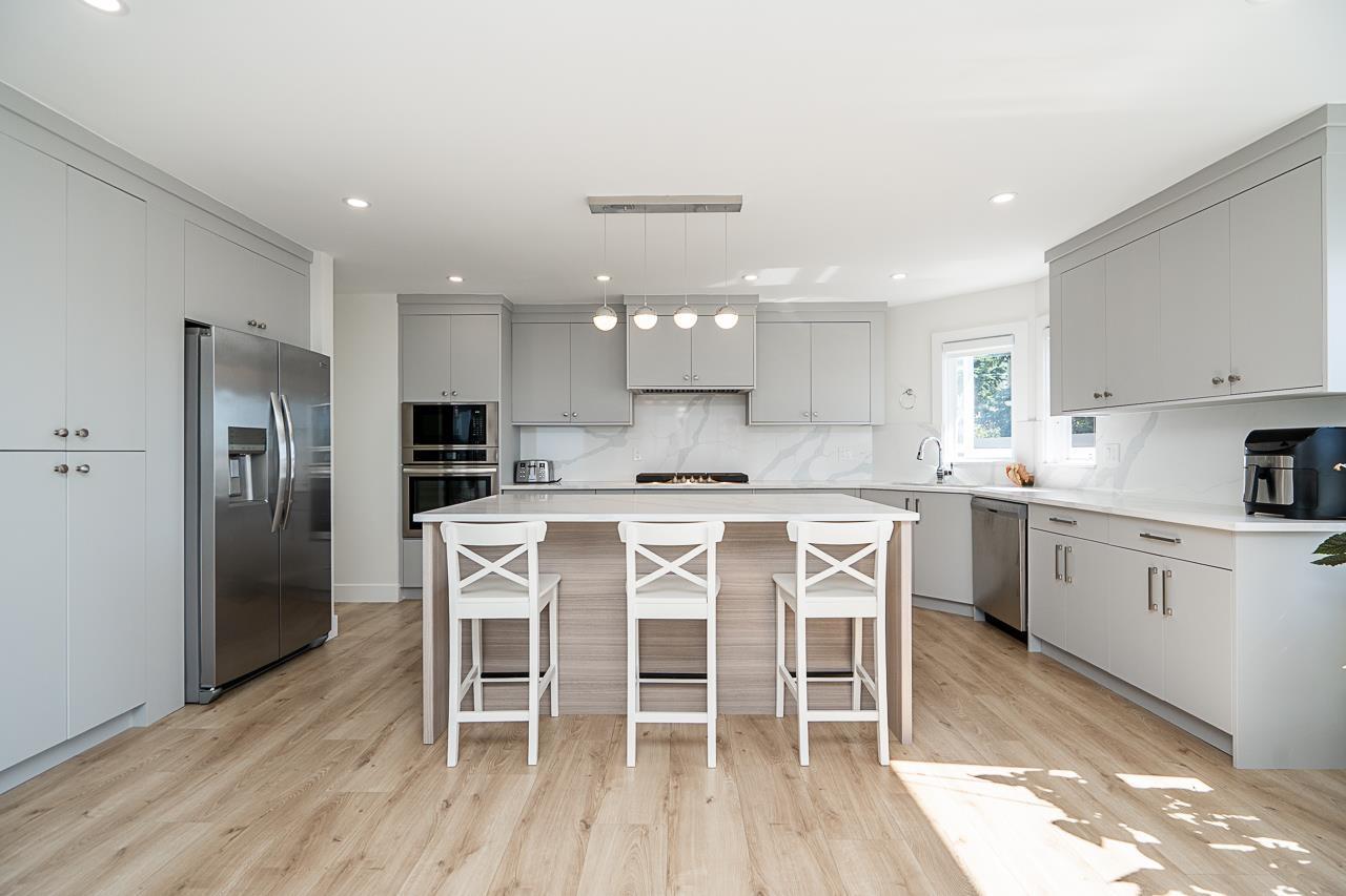 Photo 12 of 15452 Victoria Avenue, White Rock BC
