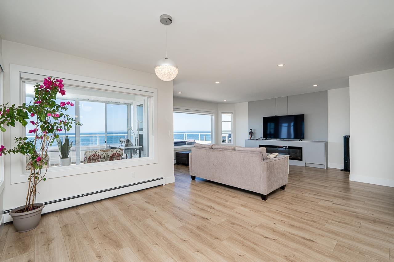 Photo 11 of 15452 Victoria Avenue, White Rock BC