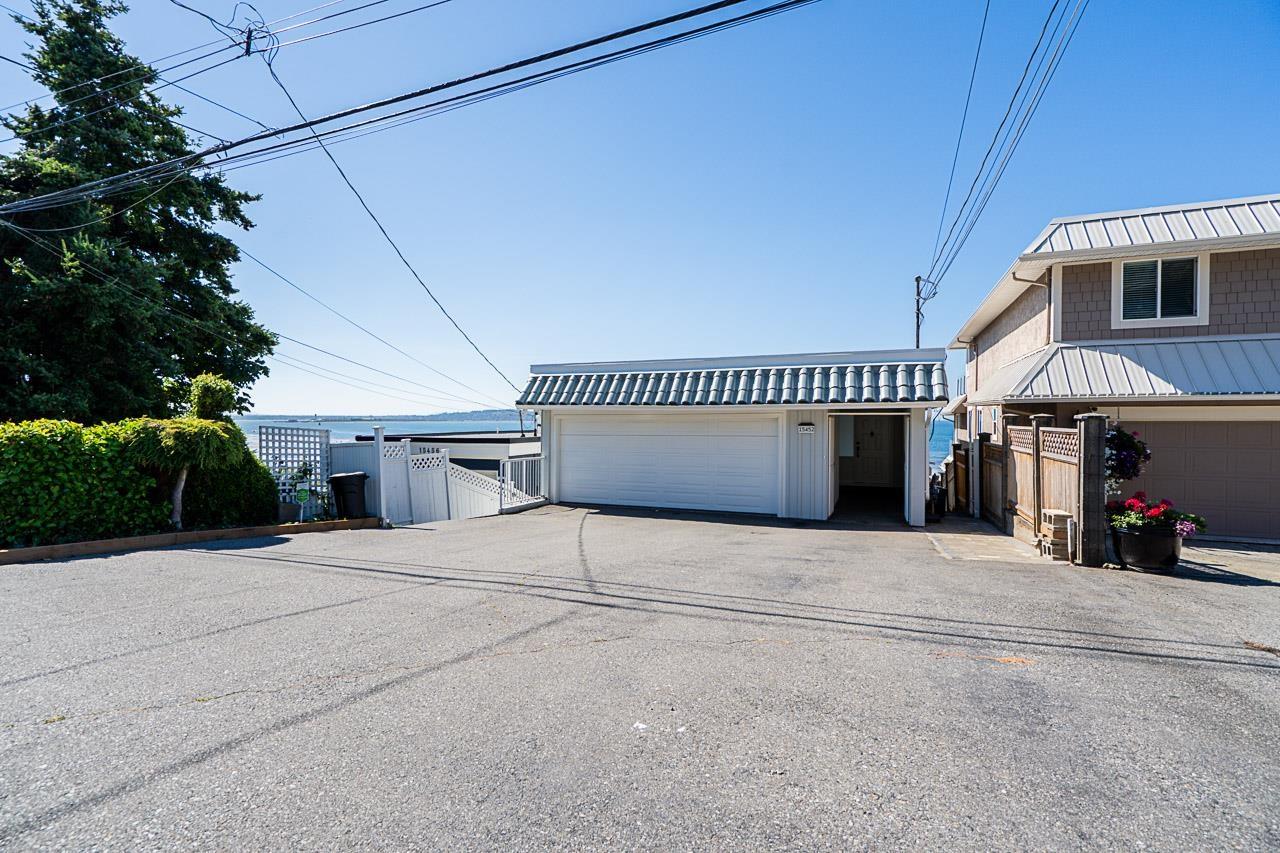 Photo 3 of 15452 Victoria Avenue, White Rock BC