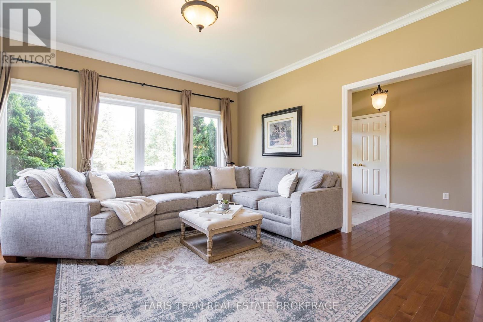 Photo 11 of 64 Red Oak Crescent, Oromedonte ON